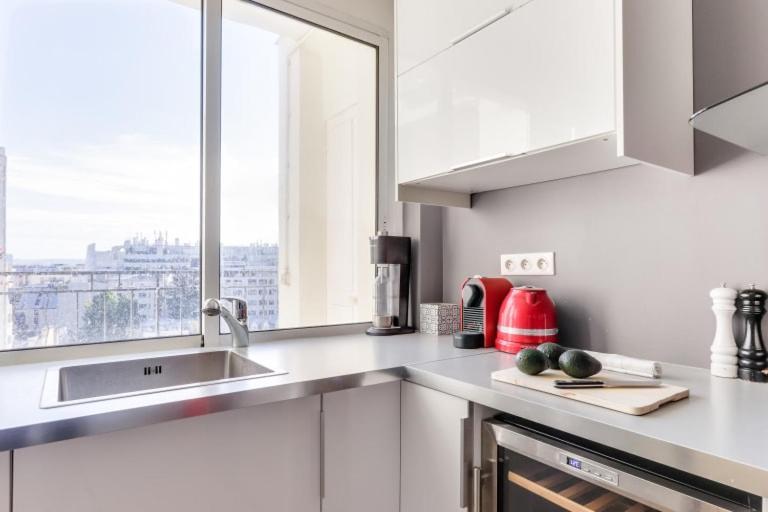GuestReady - Eiffel Tower View Terrace Apartment Paris Exterior foto